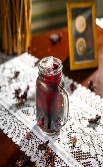 كركديه مع ورد